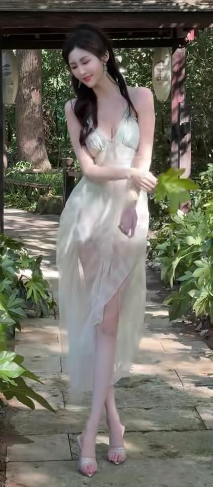 绿树阴中见，红叶落时知。