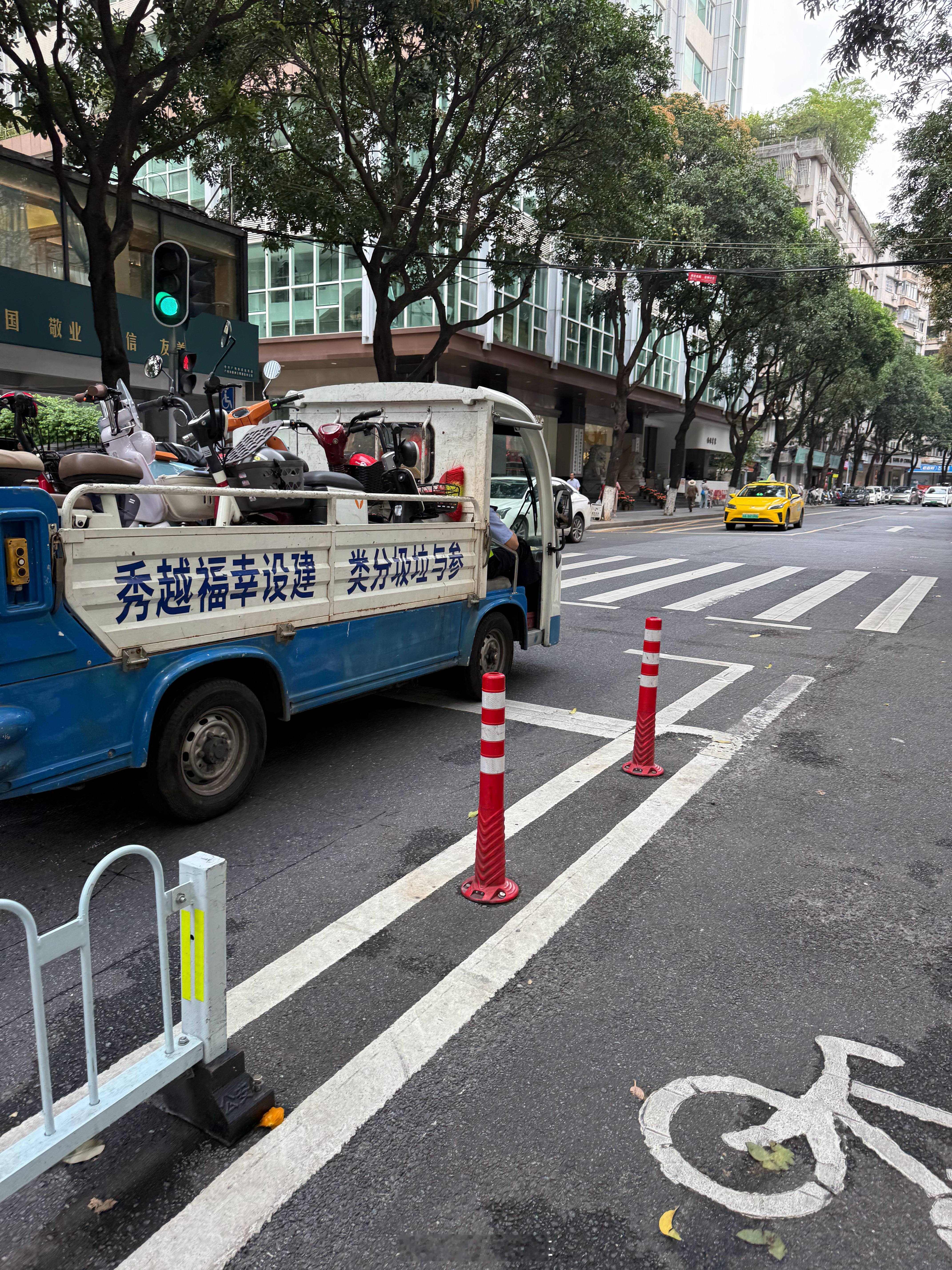 广州最近严抓电瓶车，路上看到不少无牌无证都被直接拖走，太狠了，但是街道也干净了不