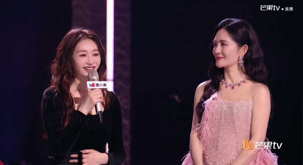 李小冉拉票 老实人豁出去了乘风舞台因为李小冉变得更有趣，老实人豁出去，才懂什么叫