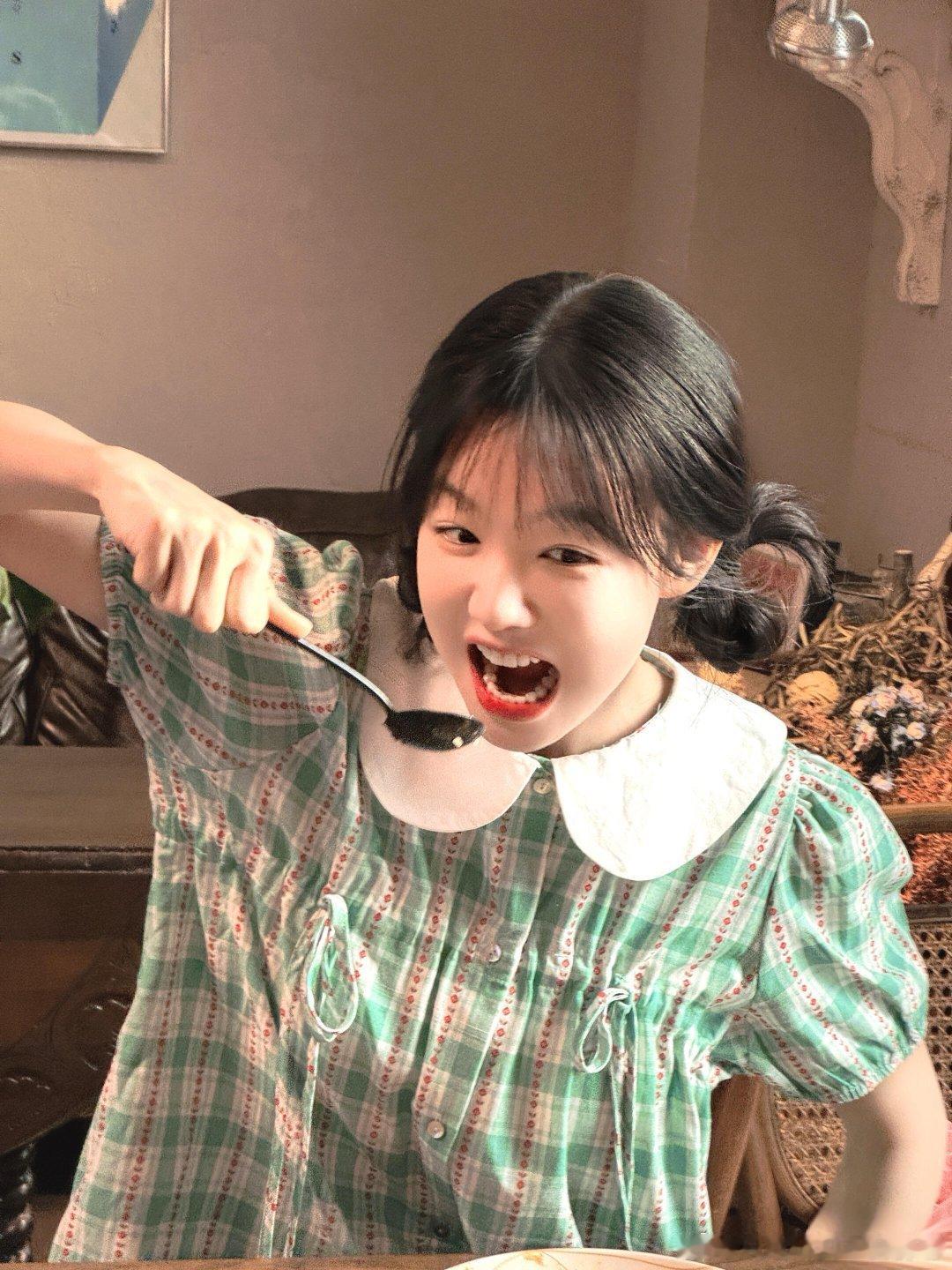 徐梦洁内娱甜妹上新了绿色格子真的好韩好少女！！！ 报告！！徐梦洁甜妹造型