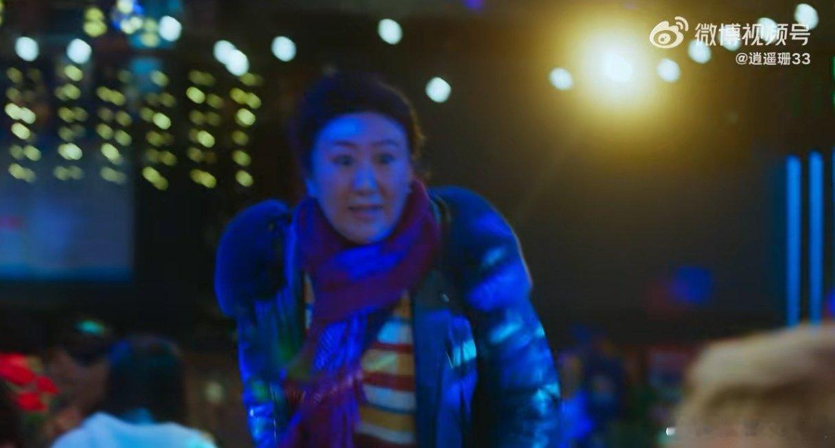 别让郭京飞干这个千万别让郭京飞干这个啦！剧里他一开始还故作深沉，唱歌时却热情洋溢