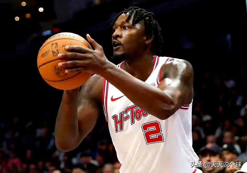 赢是赢了，可我心里总不踏实。
芬尼史密斯像个局外人，坐在板凳末端，快被忘了。
