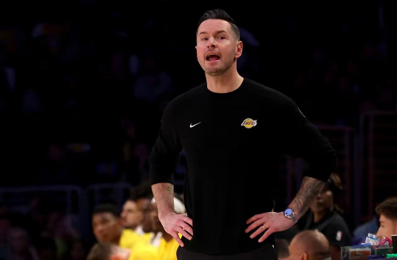 湖人队110比113，三分惜败活塞！这场球到底谁来背锅？
个人觉得，最大罪人只有