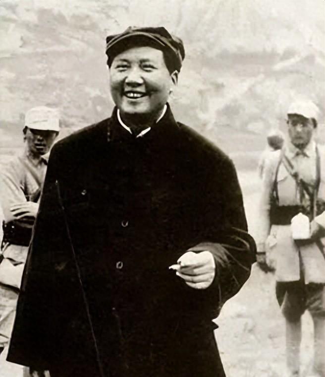 1975年贺捷生写信毛主席，请求帮助寻找父亲贺龙遗骸，毛主席读后感动落泪最终同意