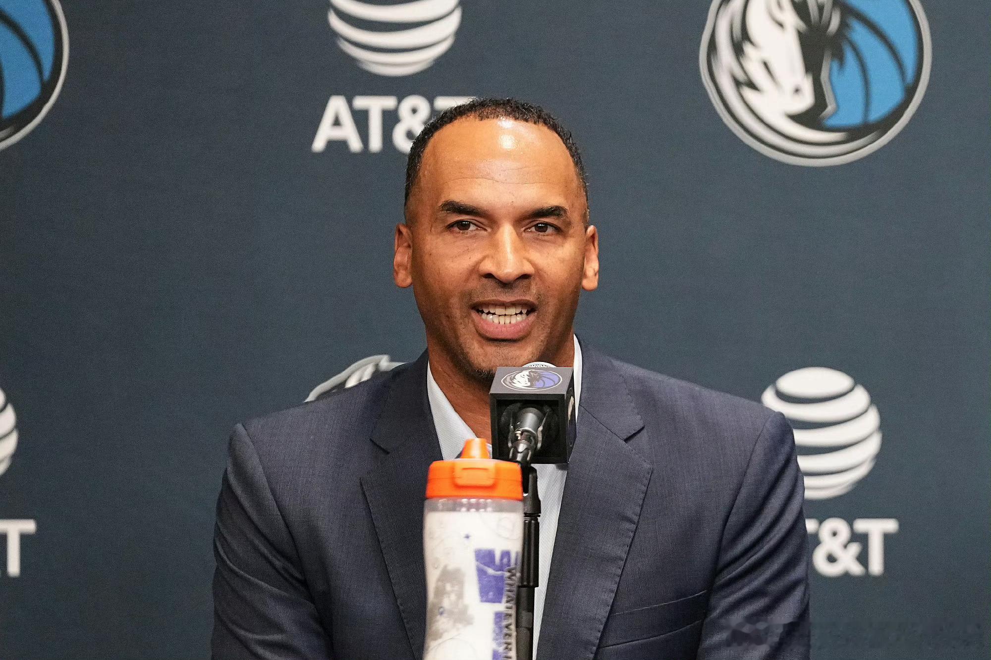 如果浓眉保持健康独行侠这赛季成绩名列前茅哈里森就不用背锅下课了这赛季独行侠缺一个