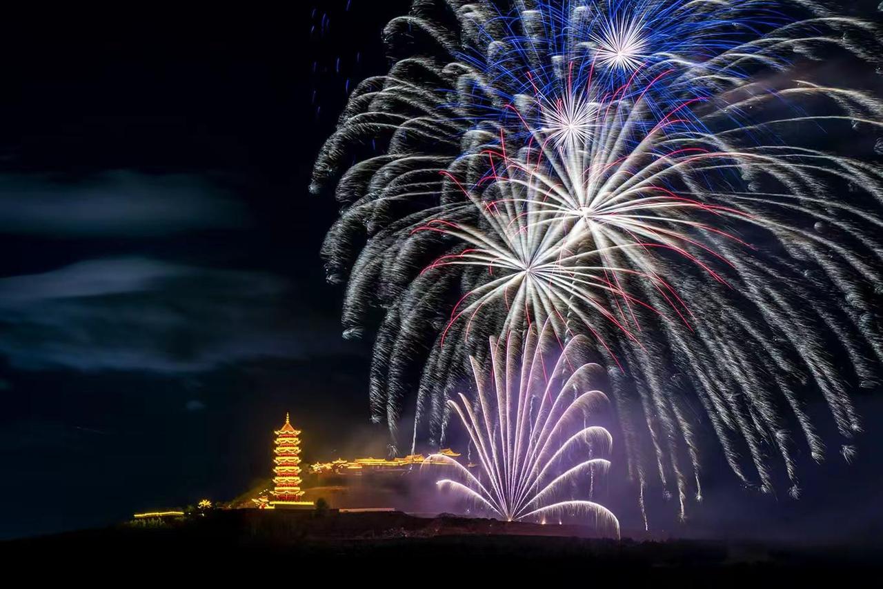 盛世烟花。我的摄影日记古建筑之美烟花 昊天寺