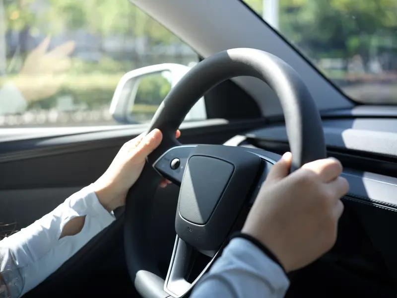 11月23日，上海女子打“一口价”网约车，司机称路线更改要求私下支付10元。女子