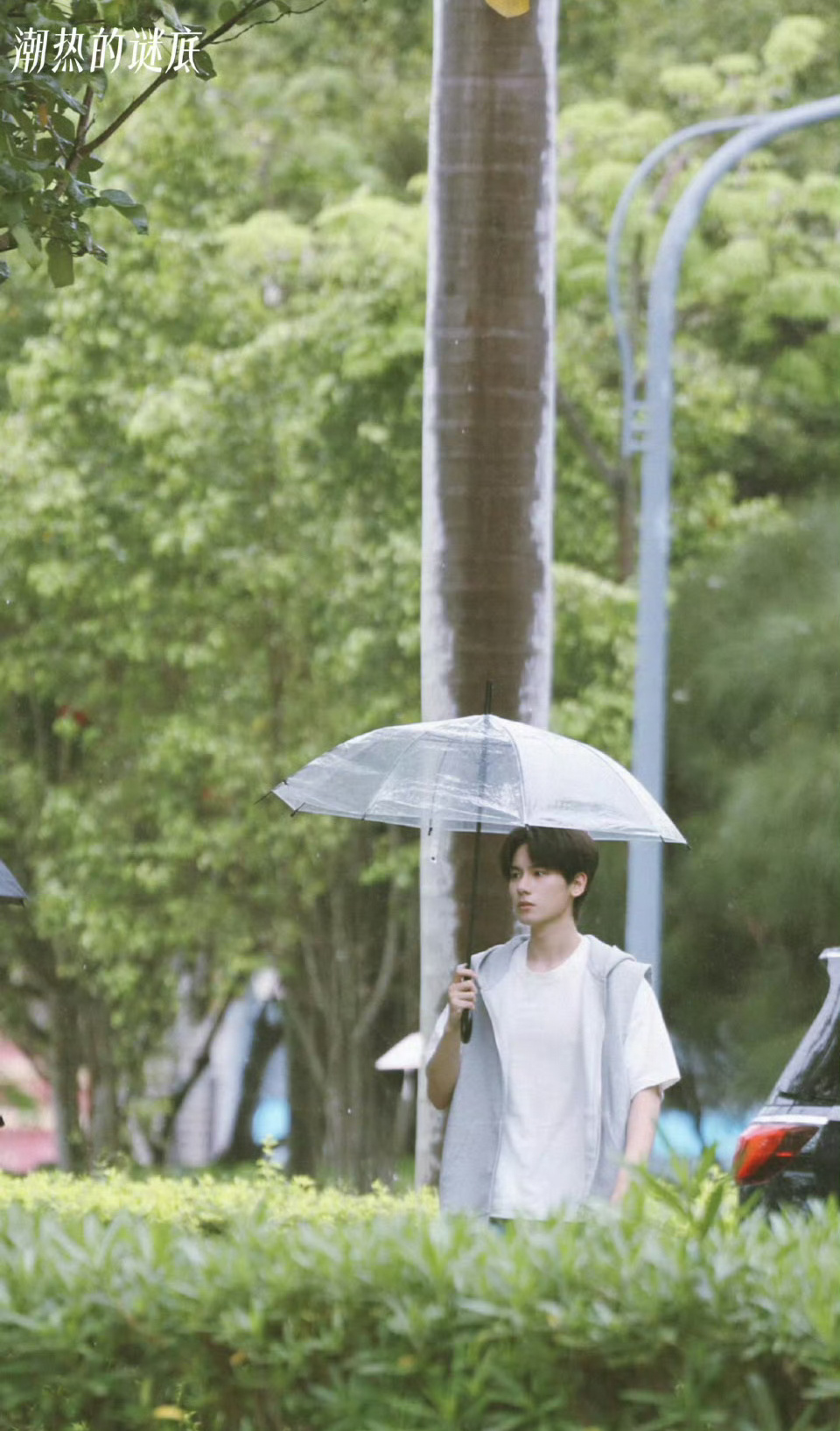 周也胡先煦《潮热雨季未解之谜》开拍同框路透来了！有感觉哦