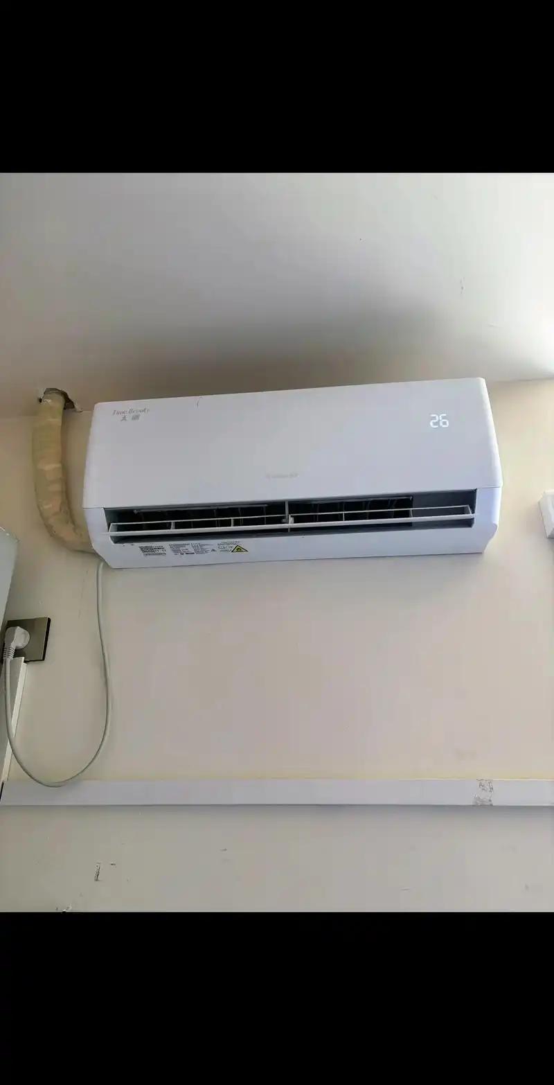 夏天天热很正常
我家里人怕热
经常开空调
一般情况下
开两个
孩子那屋
24小时