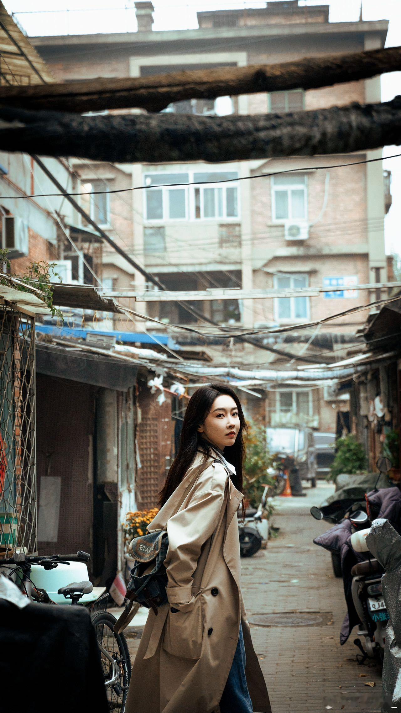 宣璐好上头的白切黑女主表面是犀利冷静的记者，眼底藏着为父报仇的狠厉，一个眼神切换