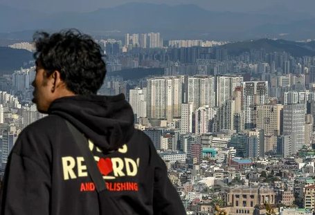 【韩国首尔楼市爆炸式飙升！公寓总市值首次突破1800万亿韩元，超越韩国股市一半】