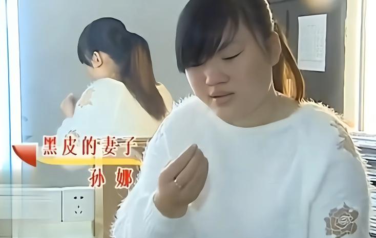 她十几岁开始从事按摩工作，在事业巅峰期选择退役，嫁给了一个老实人，却在婚后肆意放