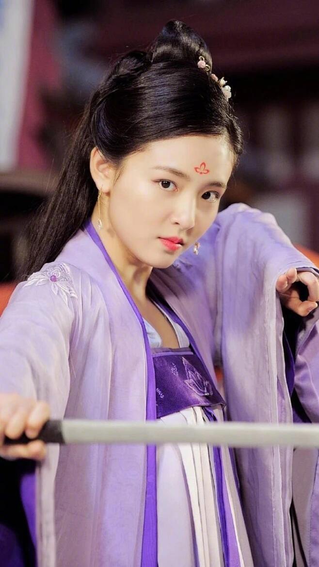 吴倩女儿长这么大了祝愿小朋友继续无忧无虑地长高祝愿吴倩在演员和母亲的角色里继续发