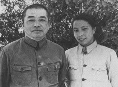 1959年，彭老总被免去国防部长等重要职务，并搬到挂甲屯吴家花园居住。他的夫人浦