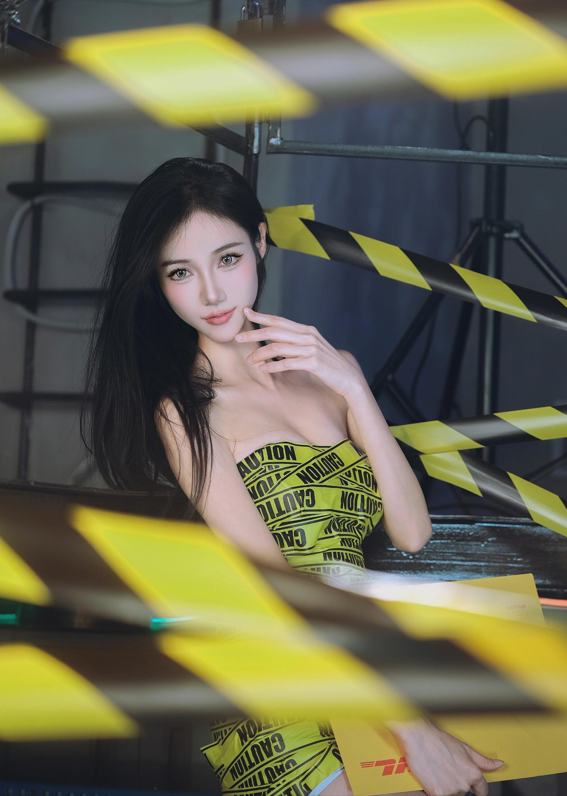 这么性感的胶带秘书你喜欢吗 