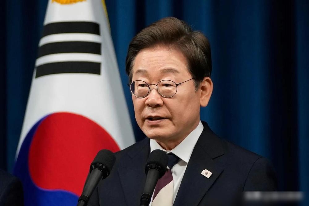 来自韩国消息 据韩国媒体3日报道，针对中日目前的局势，韩国总统李在明在记者会上表