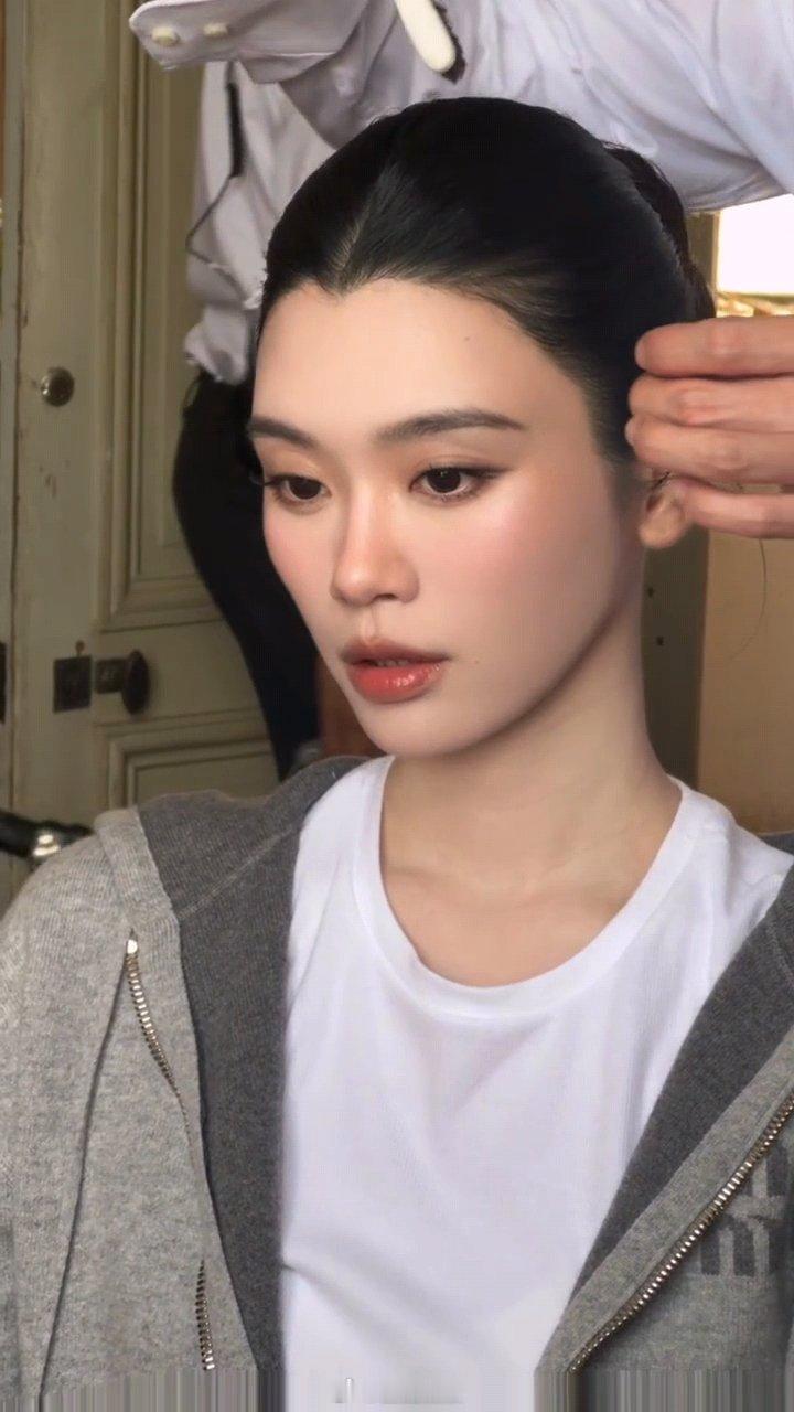奚梦瑶头型奚梦瑶婚礼化妆照不羡慕奚梦瑶长得美又有钱，只羡慕奚梦瑶这个头型是真优越