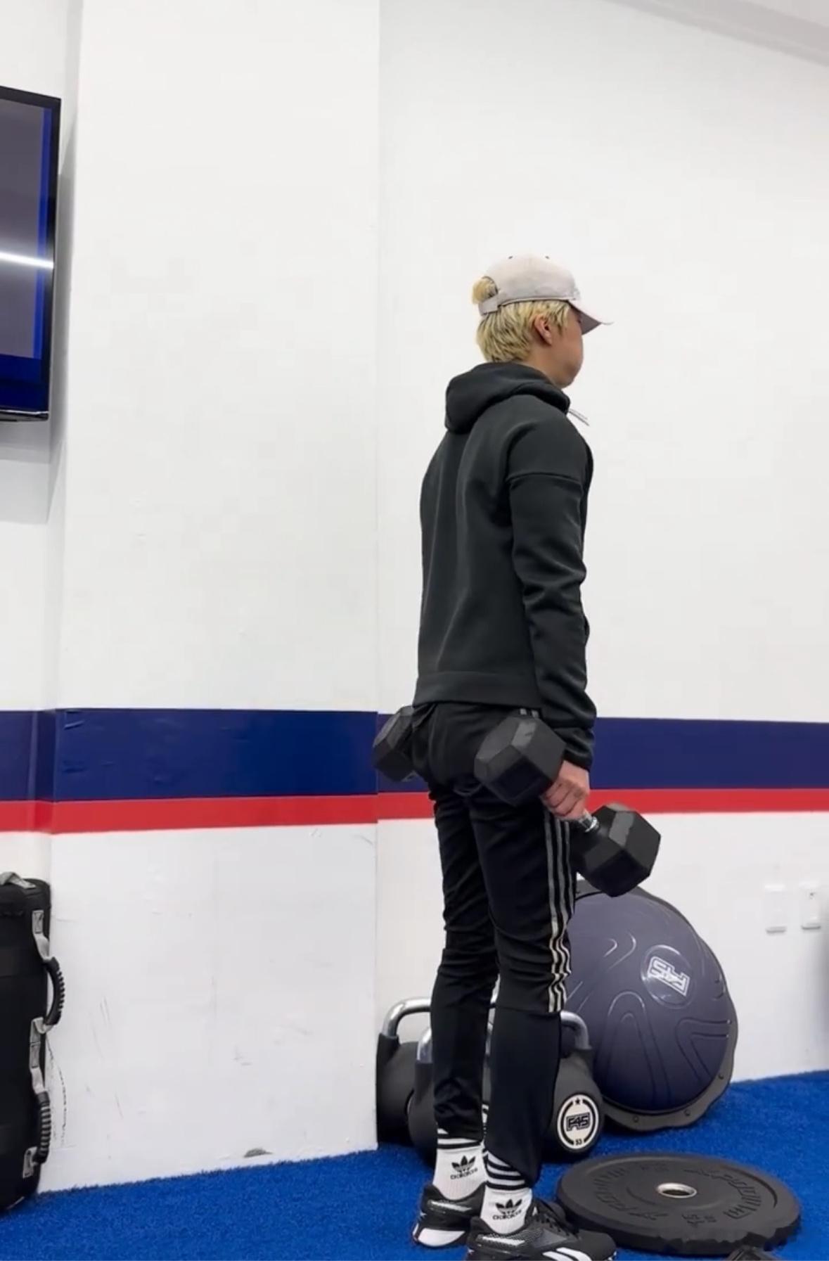 拓崽别睡了，让你爸下周出现一下好吗 