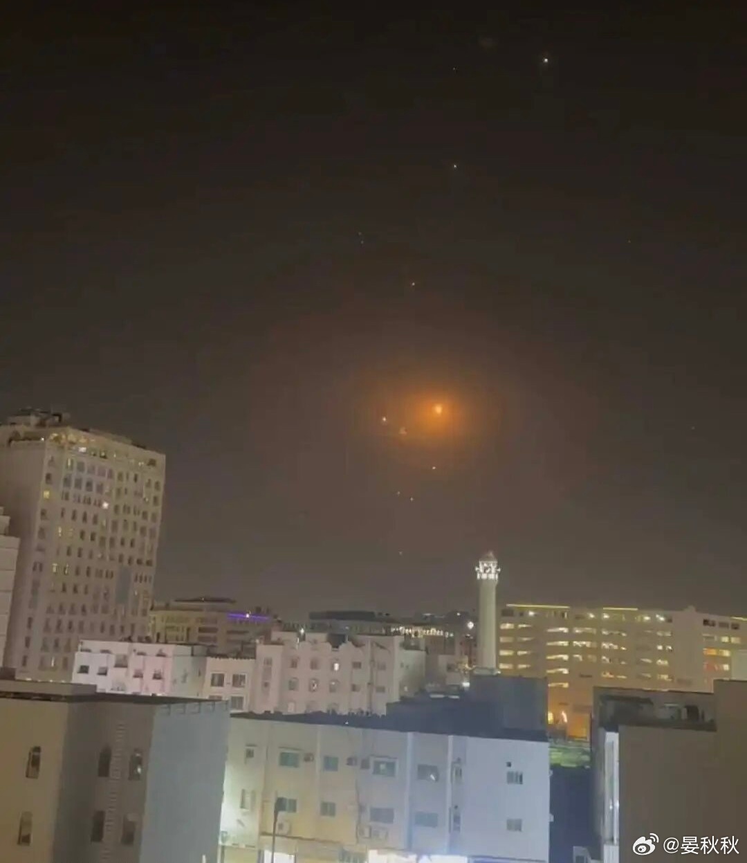 战争离我们并不遥远你看到那个在返航机舱里爆哭的上海游客吗？那不是失望，而是劫后余