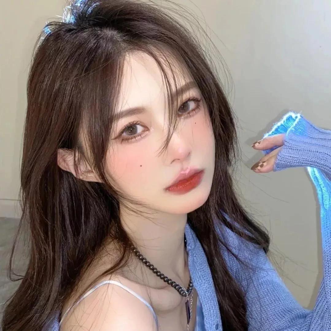 温柔甜美的少女，梦幻蓝色手套，浪漫氛围满满。少女保暖手套 美女手套 手套女神 仙