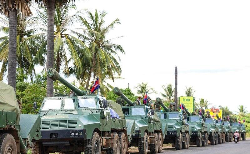 【柬埔寨泰国边境大撤军！重型武器集体撤离，紧张局势缓解】
柬埔寨国防部刚刚宣布重