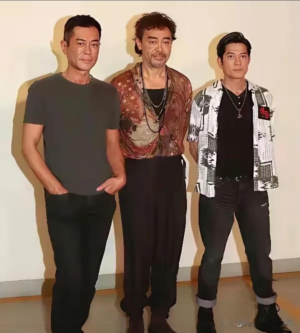 郭富城、古天乐、刘青云三位的同框，明显就是个子高挑一些的郭富城看着有气质，他颜值