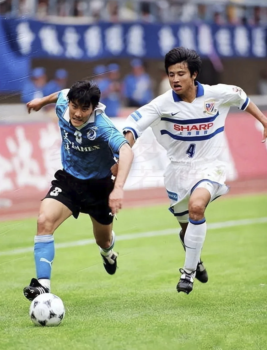 今天是申花传奇球员吴承瑛51岁的生日上海申花