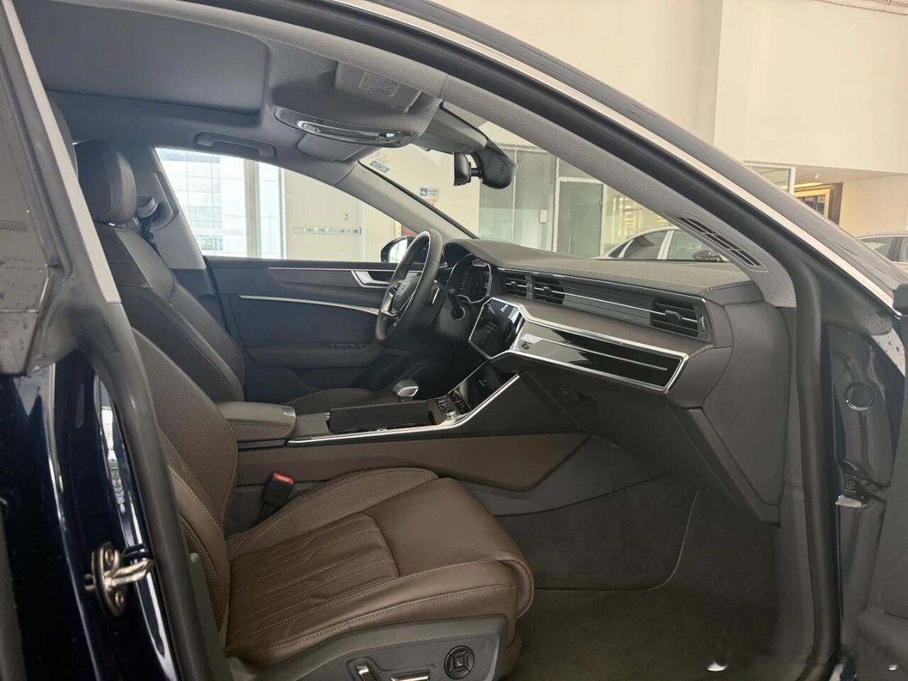 奥迪 A7L 2022款 55 TFSI  志远型流晶套装指导价：59.97万二