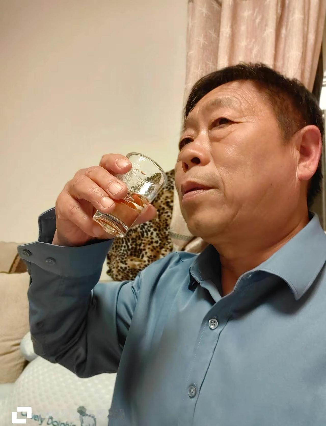 小酌一杯，品味人生，生活需要一点仪式感。🍻 品酒品人生