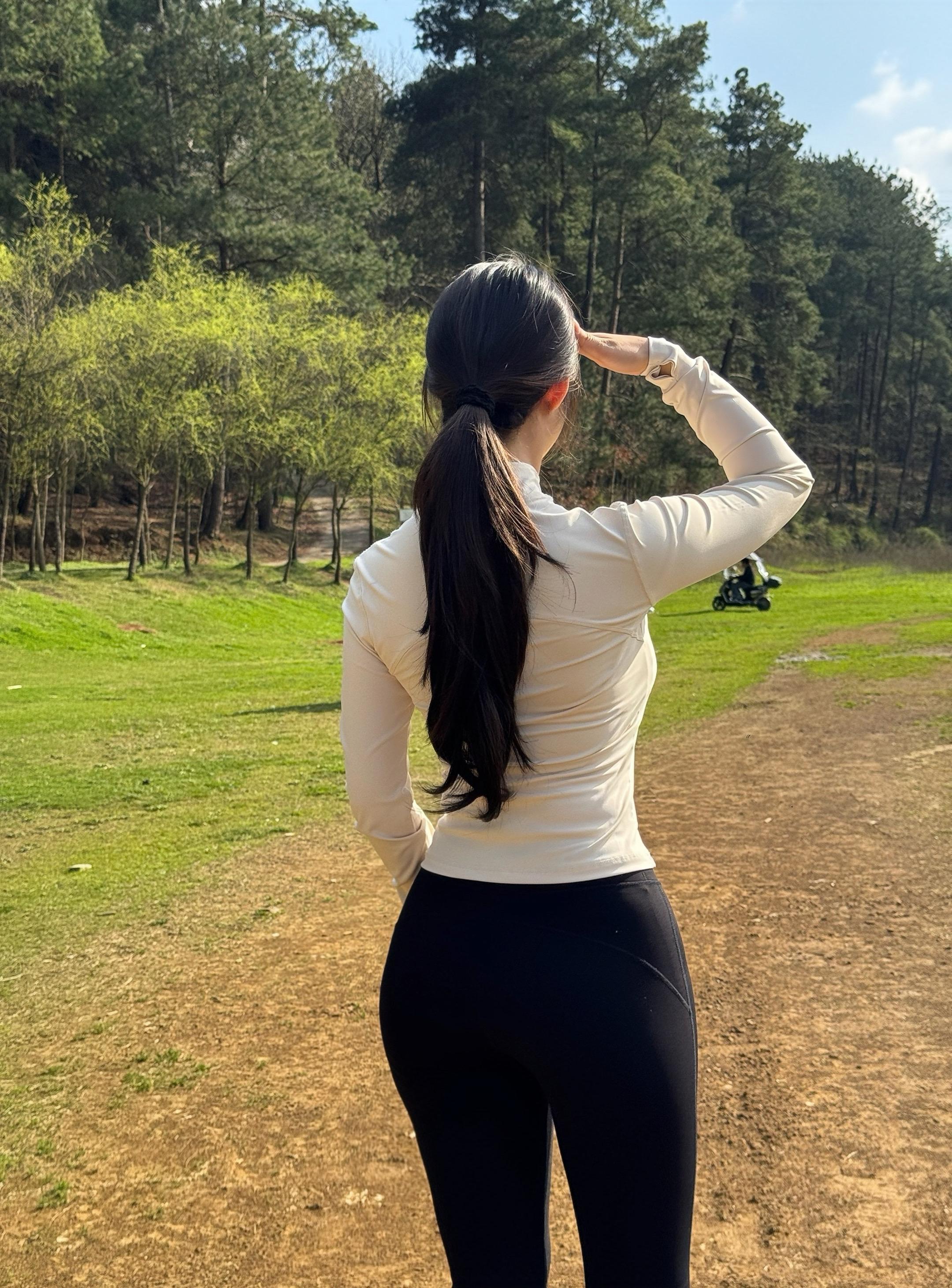 以前总觉得 有缘自会相见 后来才明白 心里有爱才会重逢