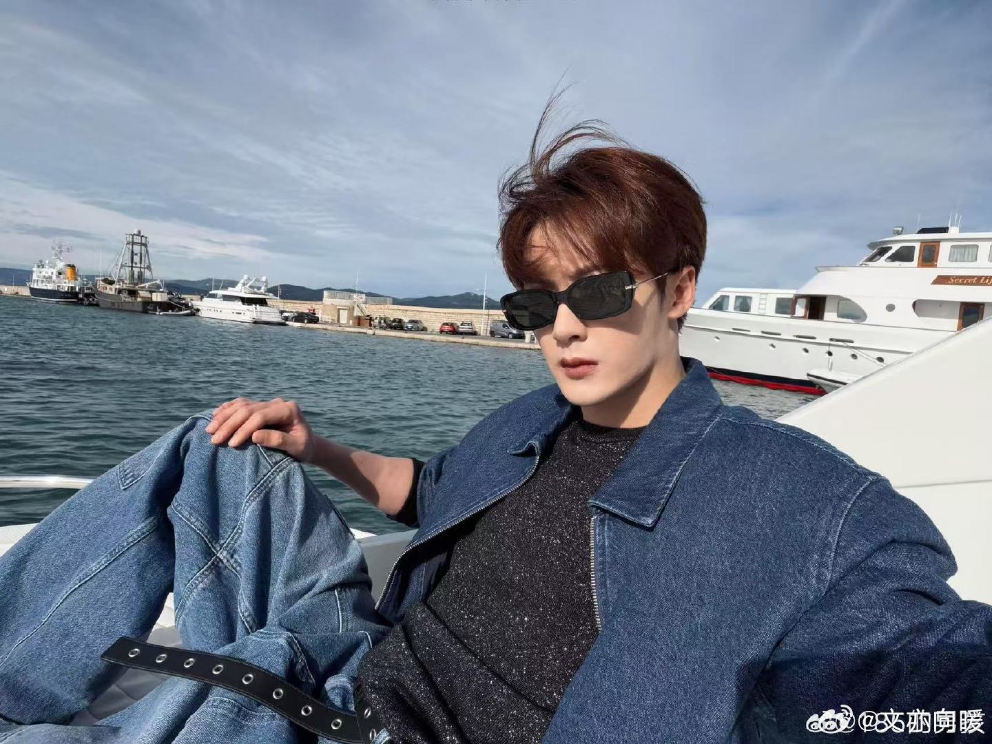 檀健次让我知道了春天的味道温柔内敛，干净纯粹，檀健次身上有着最动人的少年感与温柔