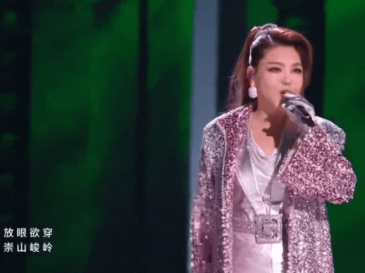 乘风2026草原追光姐乌兰图雅来自草原的嗓音席卷舞台，全开麦表演气场十足。浓郁的