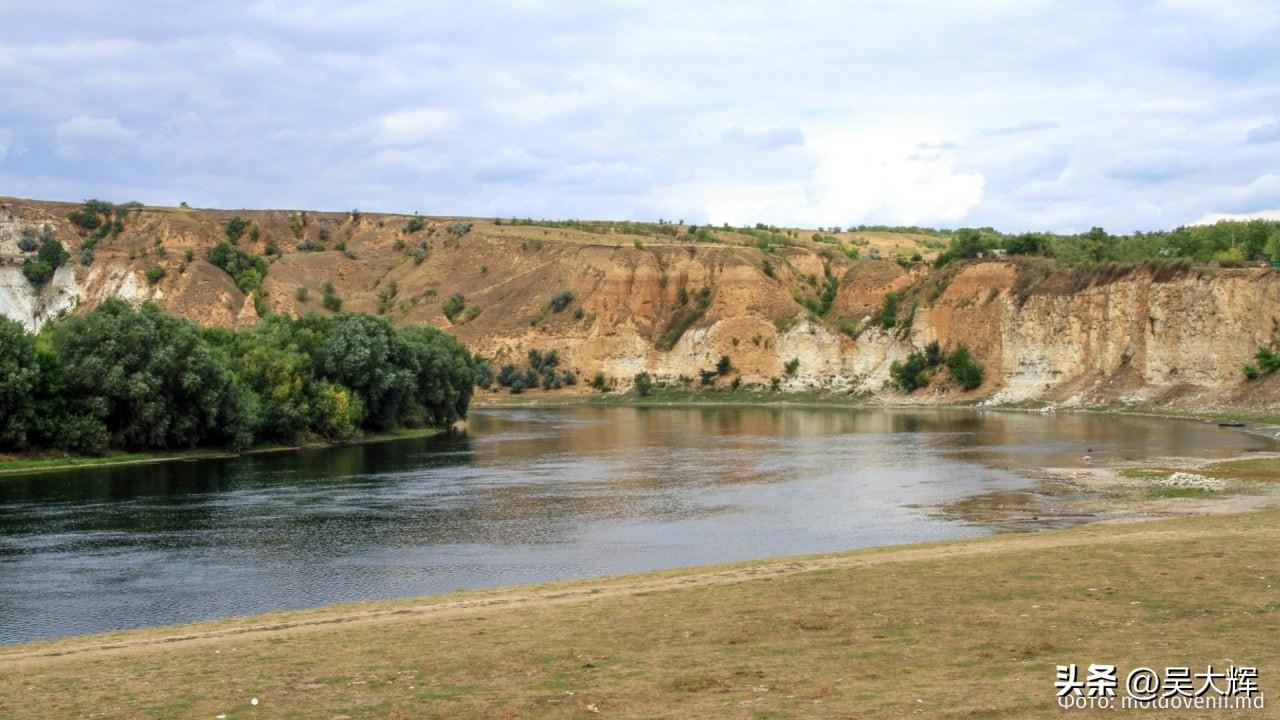乌克兰境内泄漏的石油持续污染德涅斯特河，摩尔多瓦北部居民已无法使用河水用于生活。