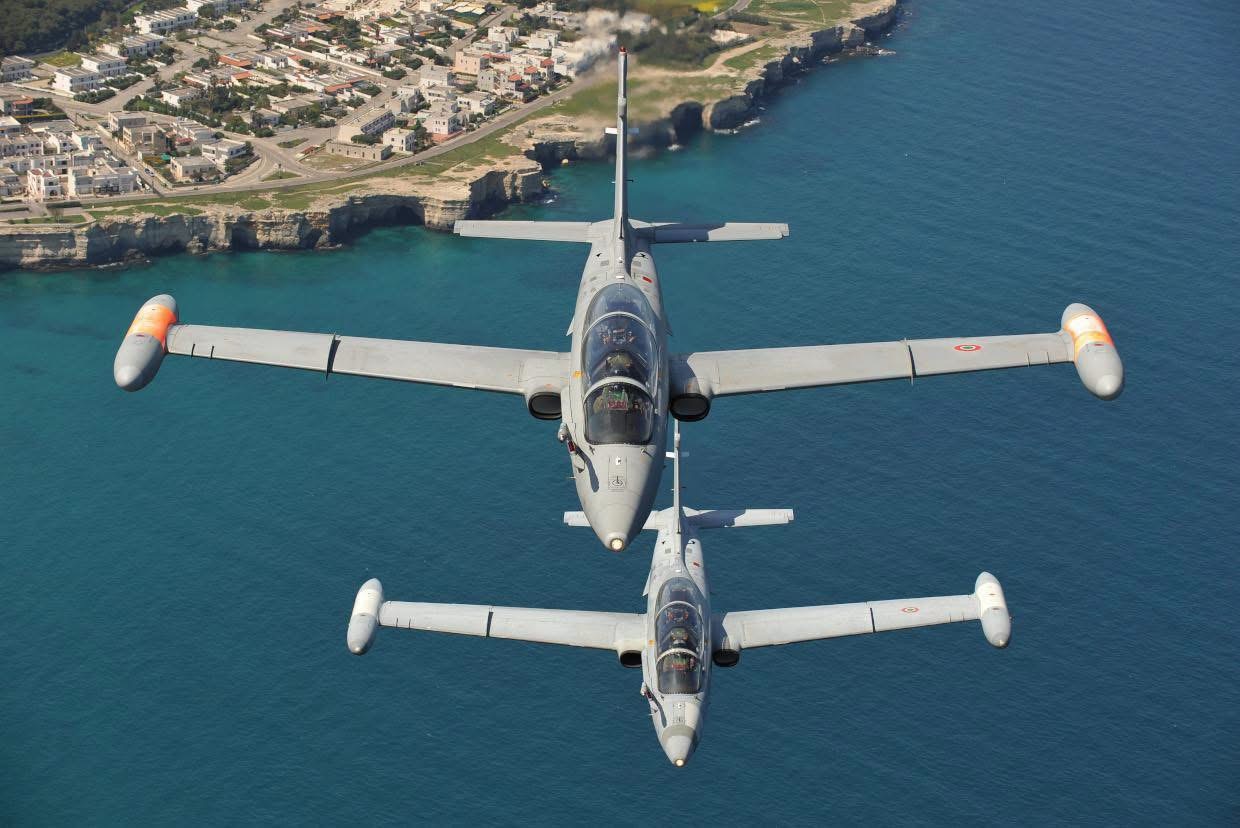 MB339CD教练机正向视角迎头空对空摄影意大利空军（AM）中高教 第61联队（