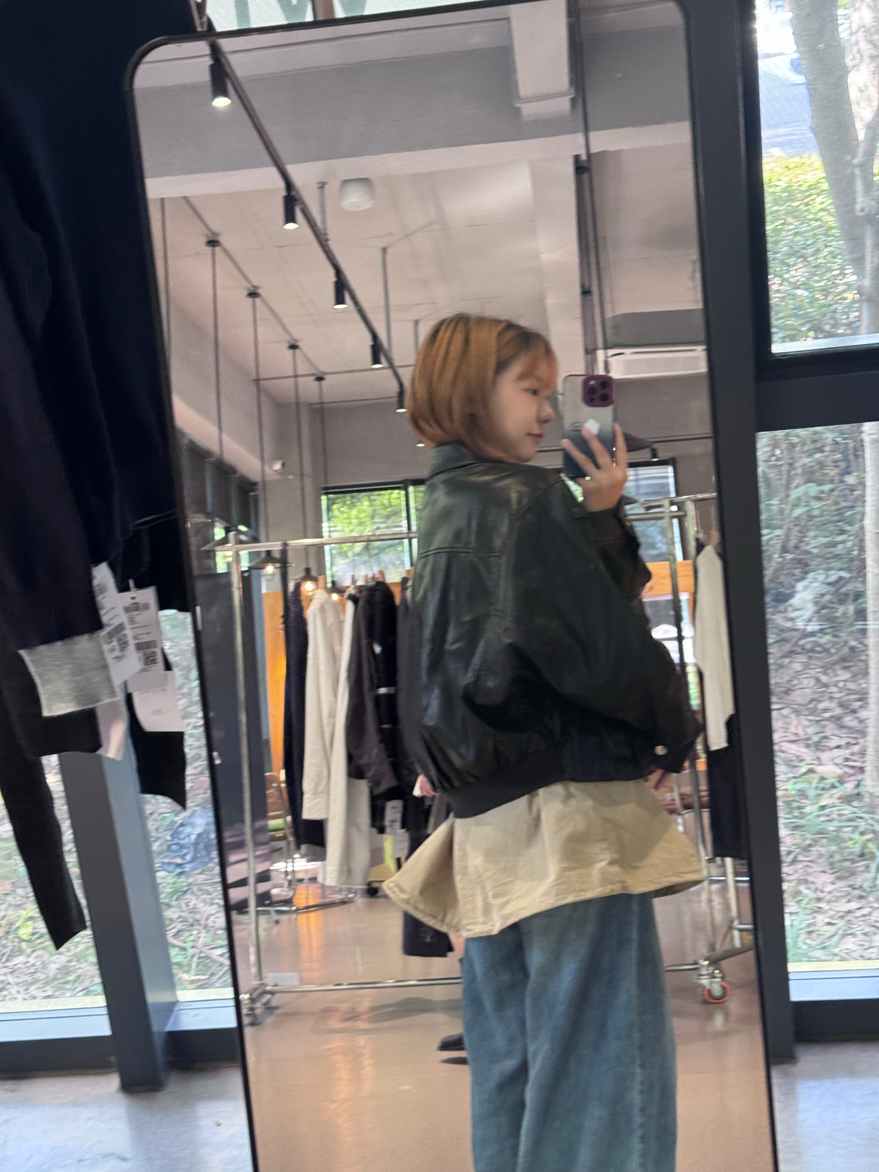穿着对白来看对白秋季上新啦还没开始介绍我已经先看上一个皮衣了短款对我这个小个子很