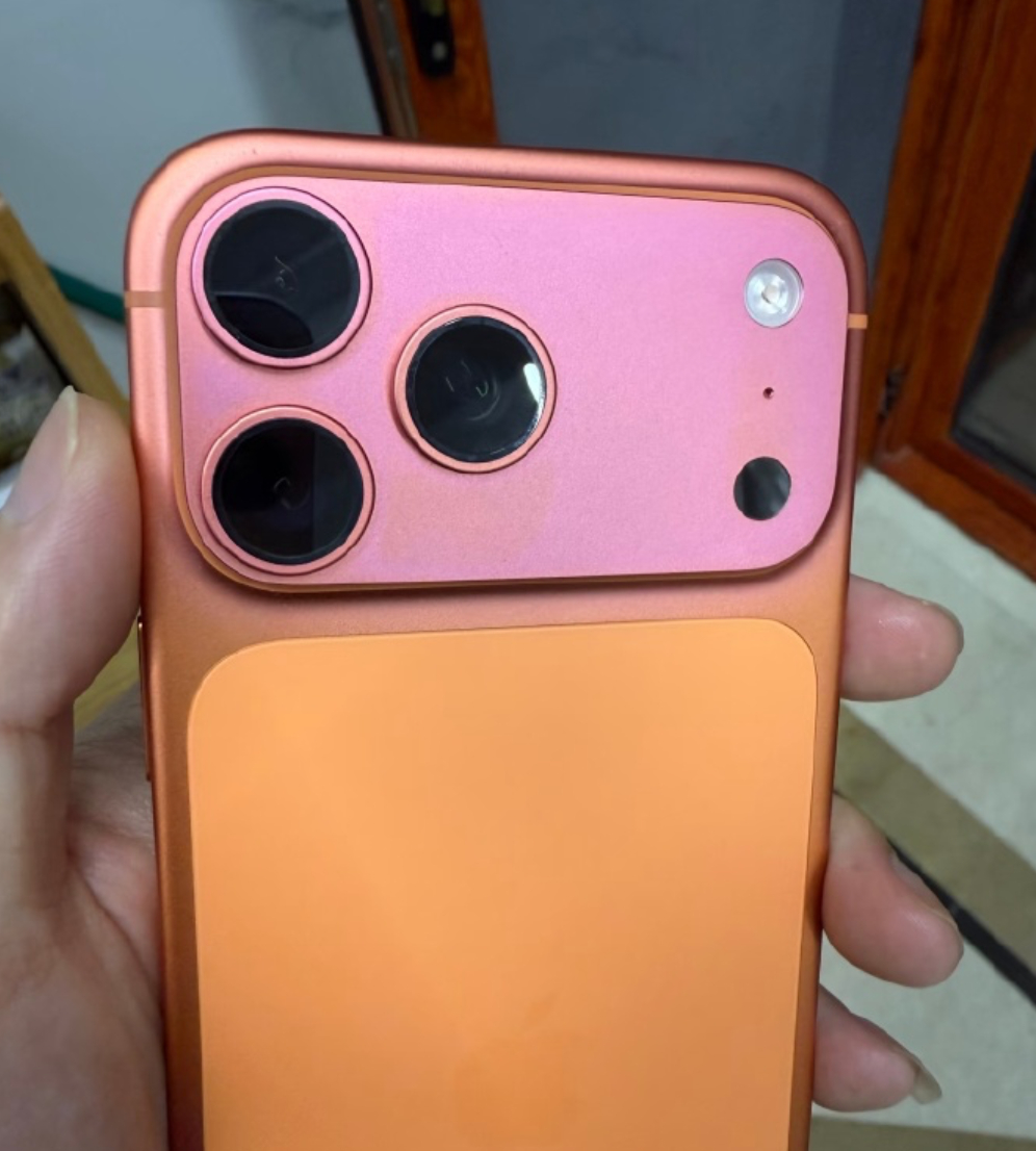 感觉每隔一段时间，iPhone 17这个褪色的问题就会出来被投诉一次。17 Pr