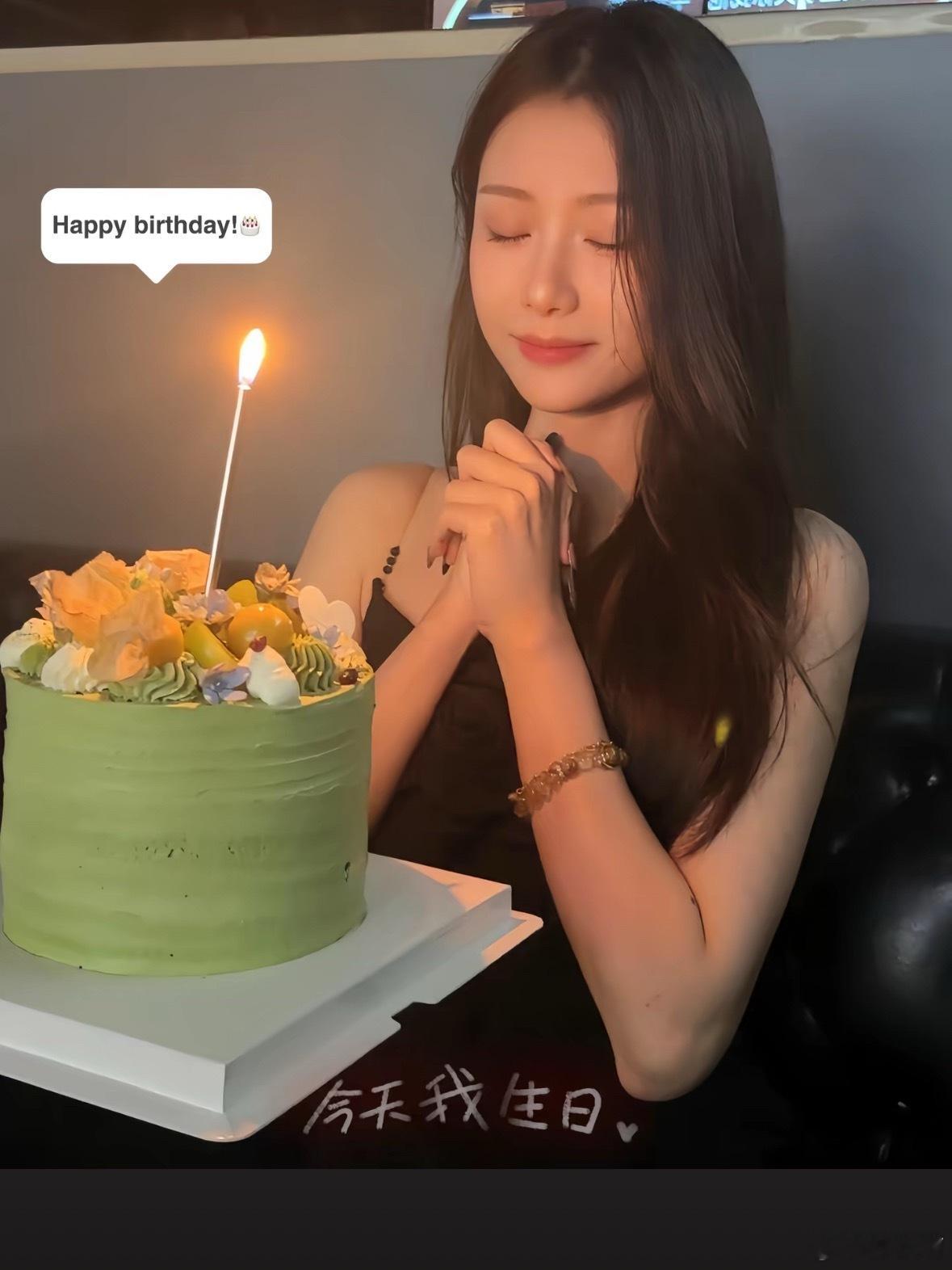 曝王晓慧结婚了应该很多人看完合照都挺意外的。不过转念一想，也挺正常的。在被大家熟