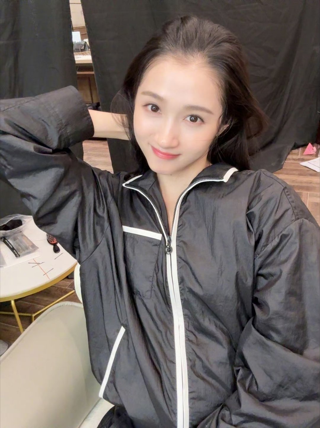 关晓彤杀青后第一件事人怎么可以萌到这个程度 ˶>ᗜ<˶ 