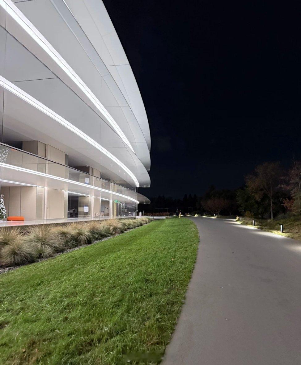 A股 巴菲特加仓石油股最新披露文件显示，巴菲特这周增持了三只股票：1 西方石油：