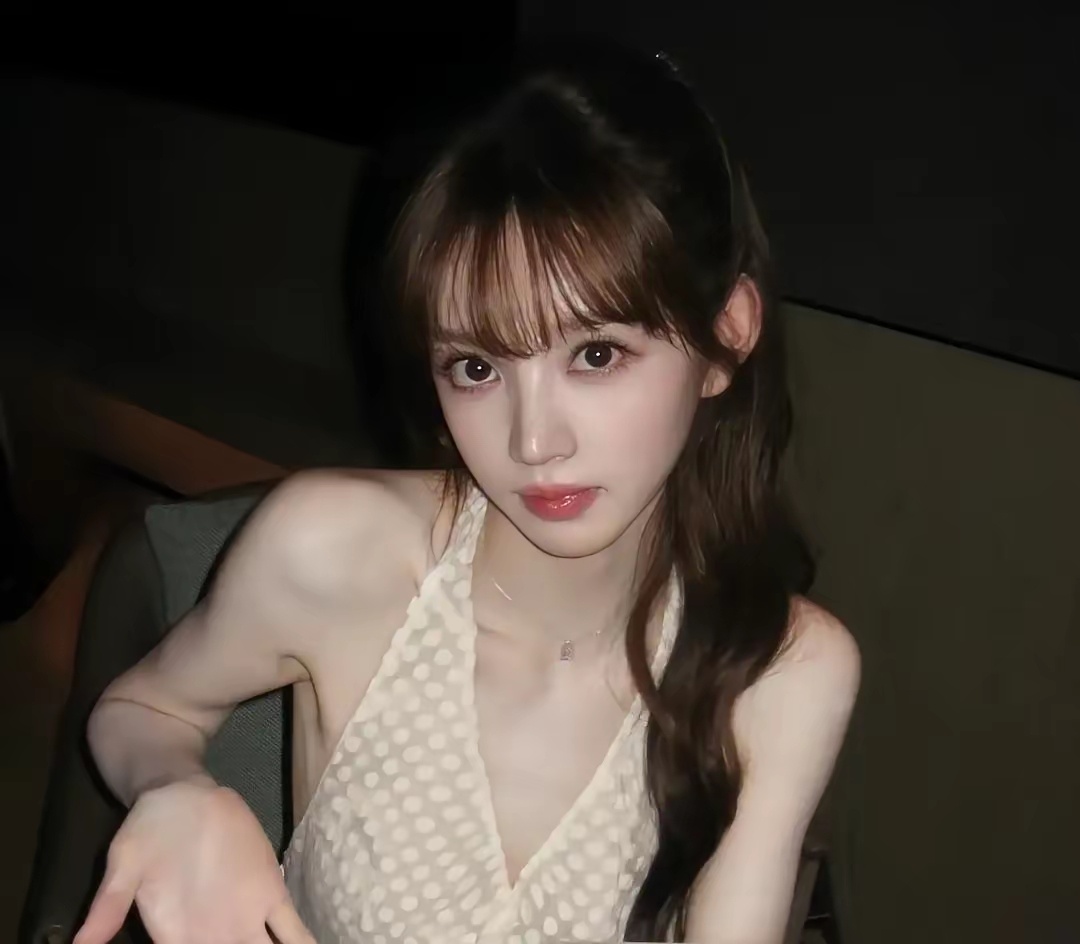 田曦薇之前拍一部甜妹校园剧，单集片酬能拿到75万。但《天才女友》播了4集，3个学