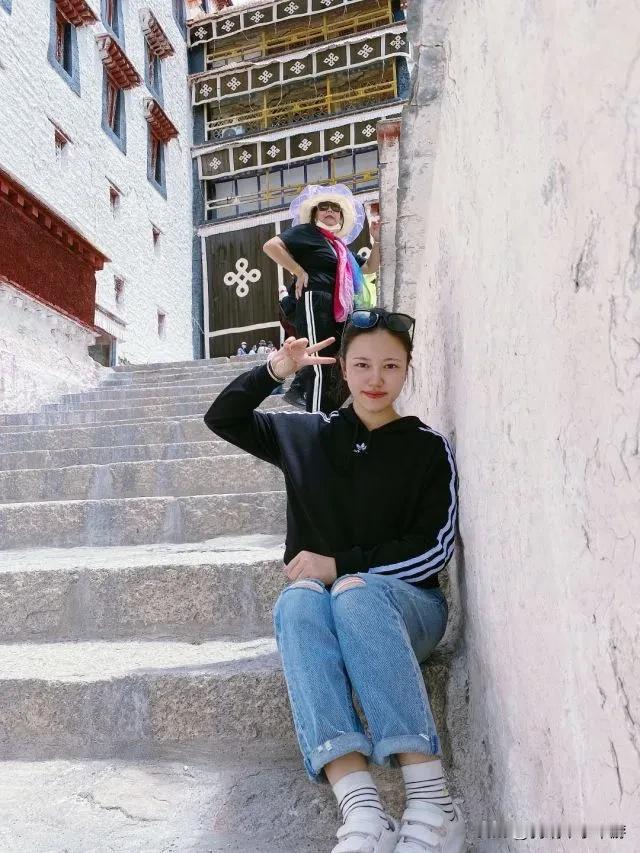 十万级混动SUV优选风云T8