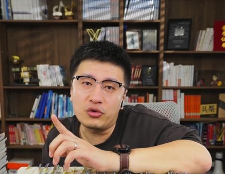 遗憾，张雪峰走了
这是个非常遗憾的消息，现年41岁的张雪峰，本名张子彪，在202