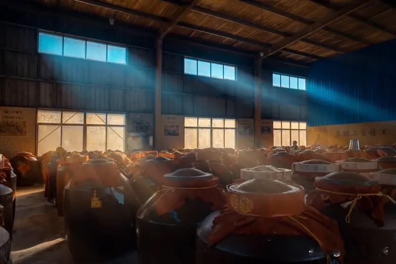 上联：春播千亩稻；诚邀下联秋酿百坛酒。