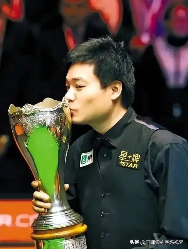 历年晋级斯诺克英锦赛32强的中国大陆选手人数：

2025年：12人
2024年