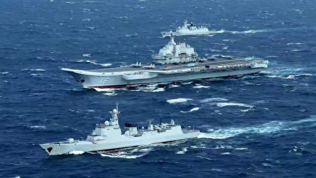 辽宁舰4个月再度出航，两艘055护航，日本为何坐不住了？