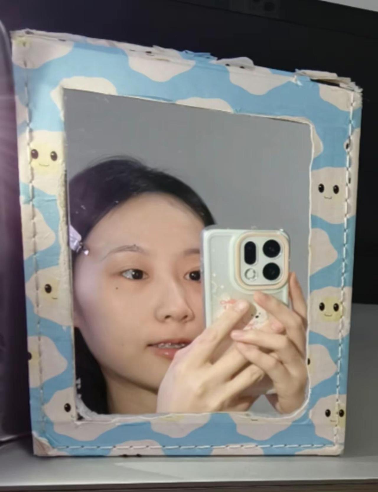 我发现后置摄像头拍照更好看 今早用后置摄像头对镜拍了下，感觉打个光不加美颜就很有