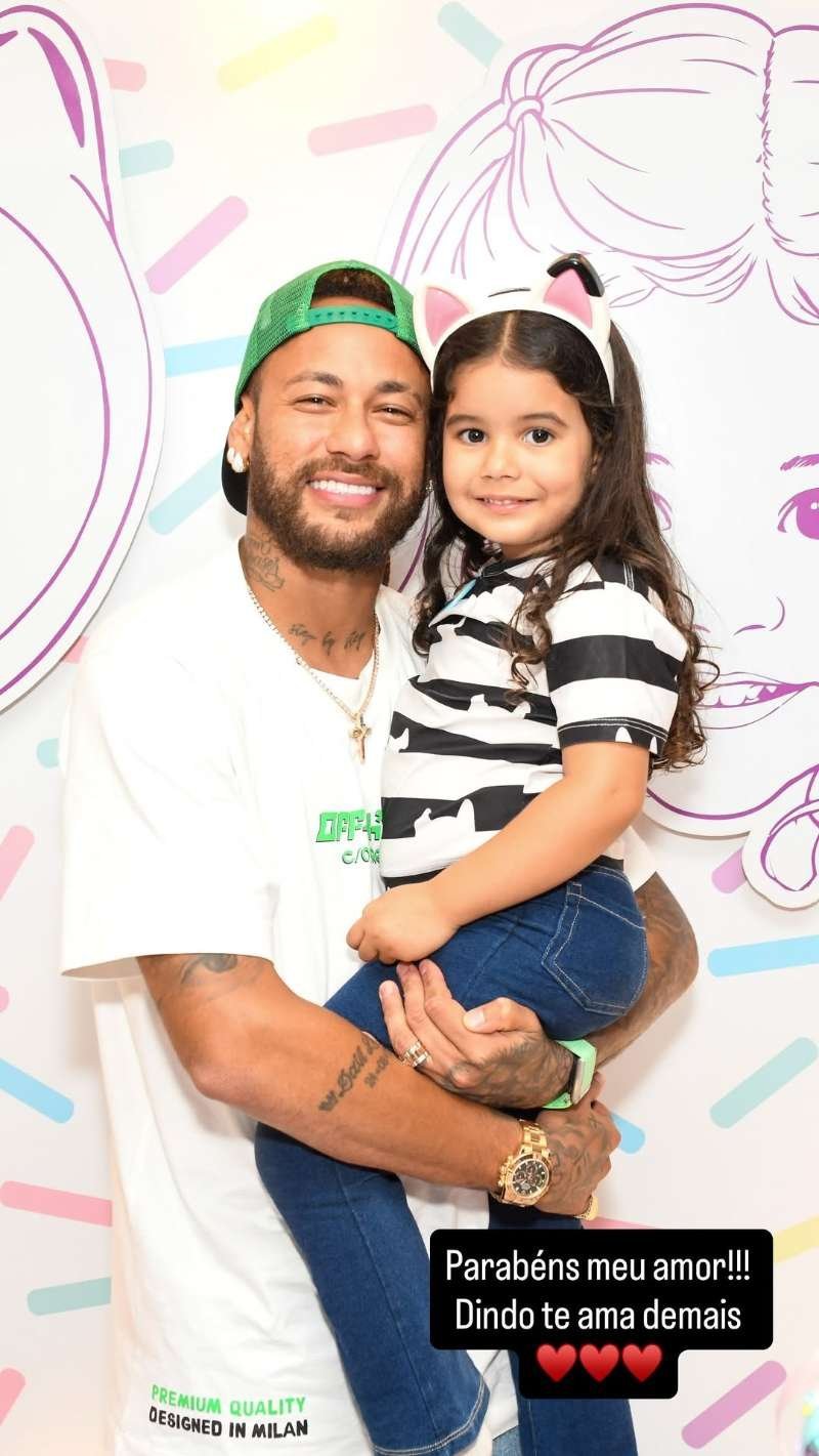 neymar 快拍更新内马尔教女生日恭喜我的宝贝！！！生日快乐内马尔