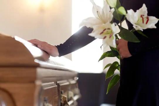 新的殡葬制度将于2026年3月30号执行，大概意思就是：一切从简，城里可以选火葬