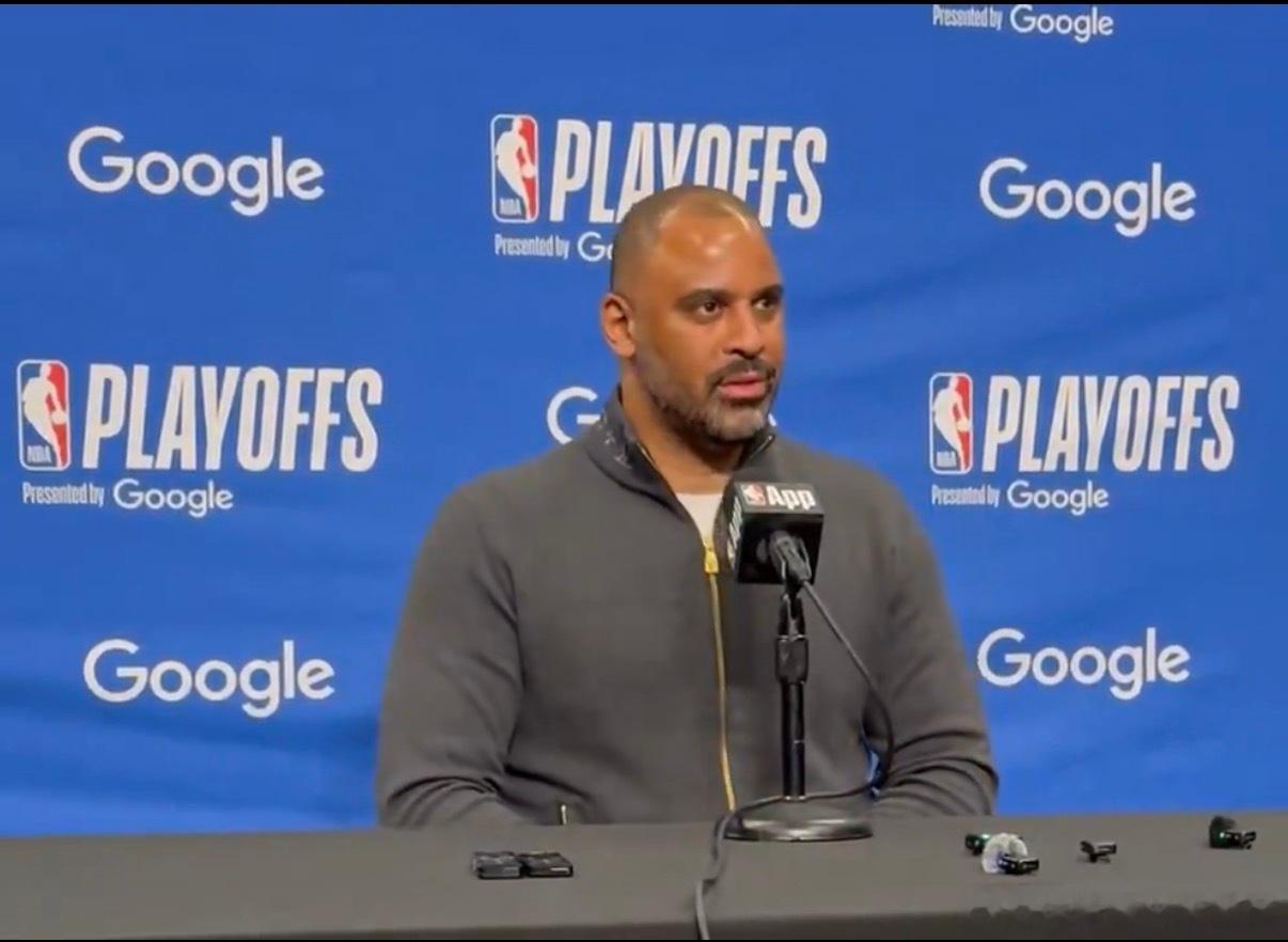 【乌度卡：杜兰特非常耐艹】乌度卡今日赛前谈到G1杜兰特缺席表示：“他整个赛季都表