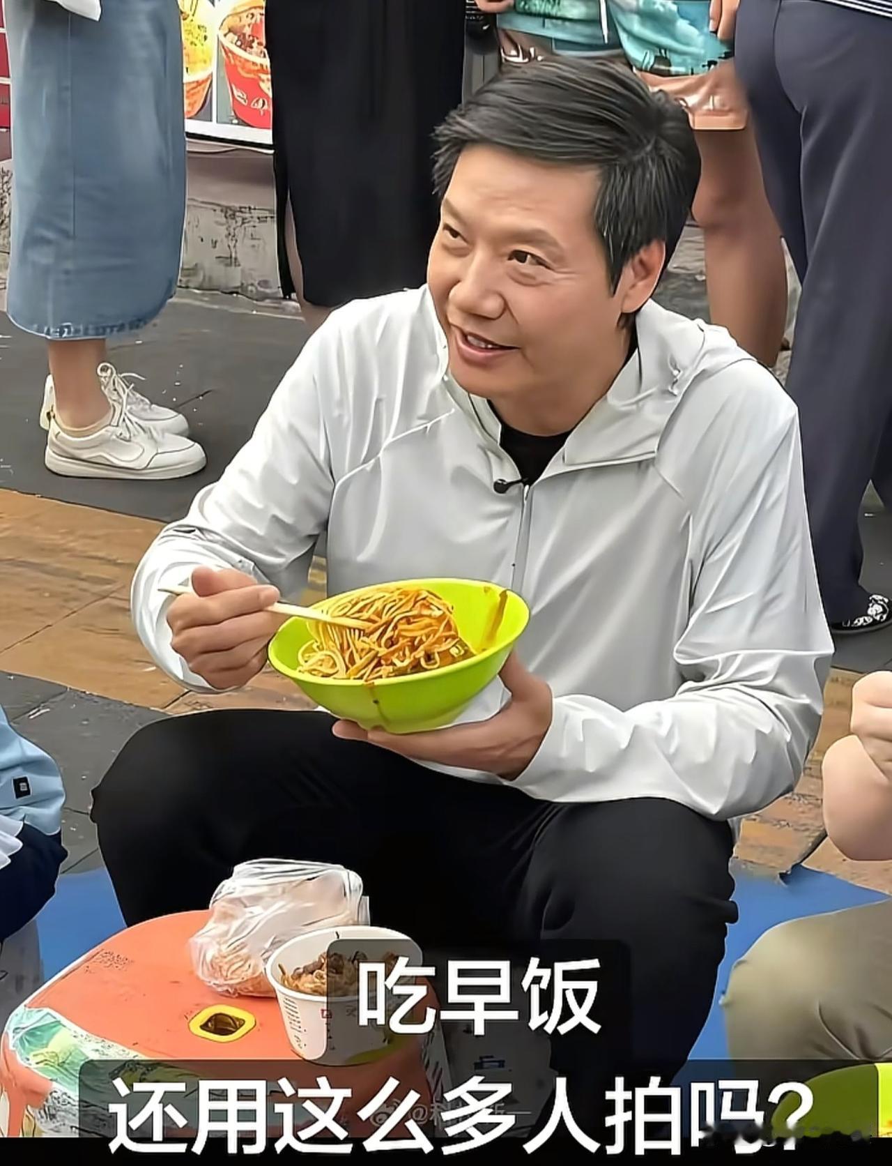 孩子总是最会说真话：童言无忌
上学路上偶遇，从他背后走过，看见这么大的阵仗，也是